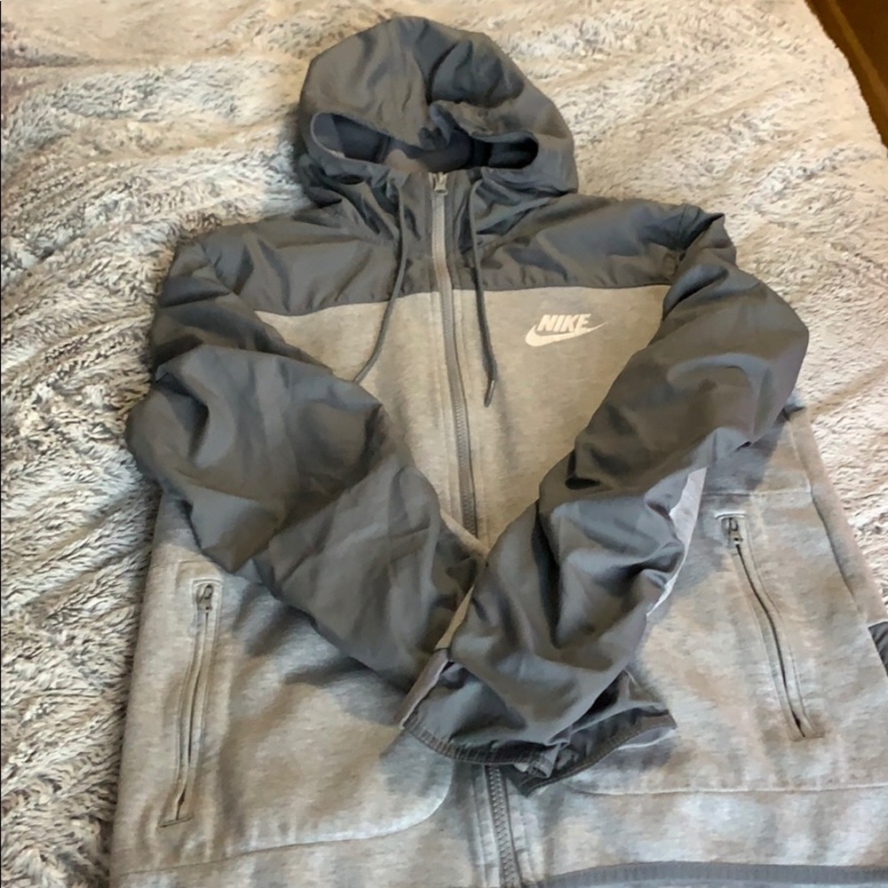 Sweater/hoodie